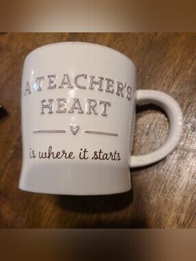 Hallmark  A Teacher’s Heart Is Where It Starts 16 Oz Mug  Coffee Cup EUC